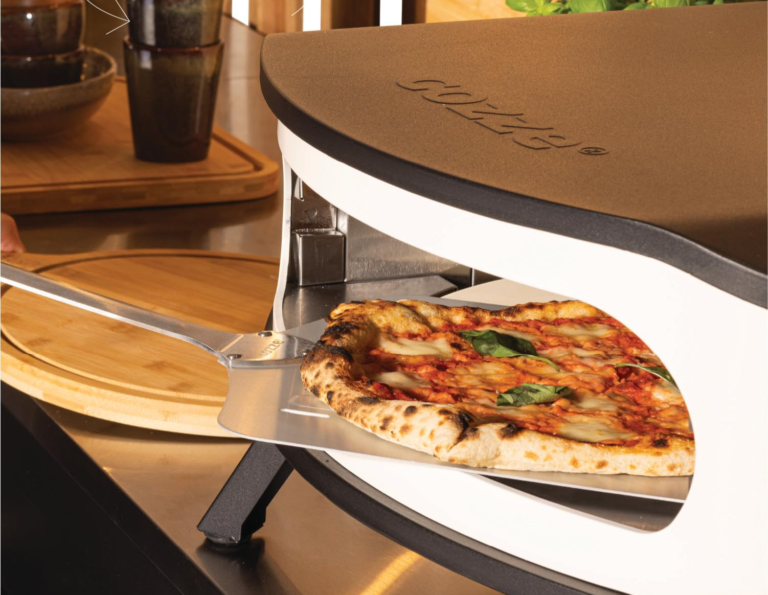 cozze® 17" Pizzaofen mit rotierendem Pizzastein | LED & Tür | 6,0 kW Gasofen 50 mbar | inkl. Regler & 1,1 m Gasschlauch | Ø42,5 cm Stein | Outdoor Pizzaofen | Perfekt für knusprige Pizzen