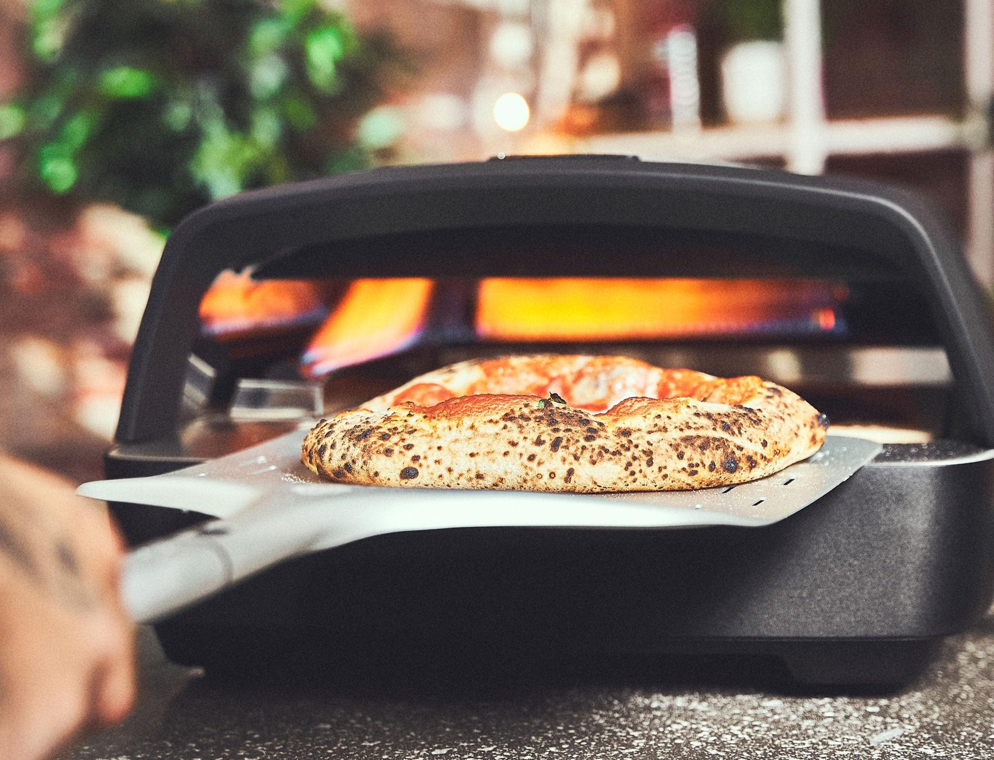 BURNHARD Gas Pizzaofen - TONY, 450 °C, Tragbarer 5,9 kW Outdoor Ofen für Pizza (58,5 x 47,7 x 24,8 cm) inkl. Cordierit-Pizzastein, geeignet für Terrasse, Balkon und Garten